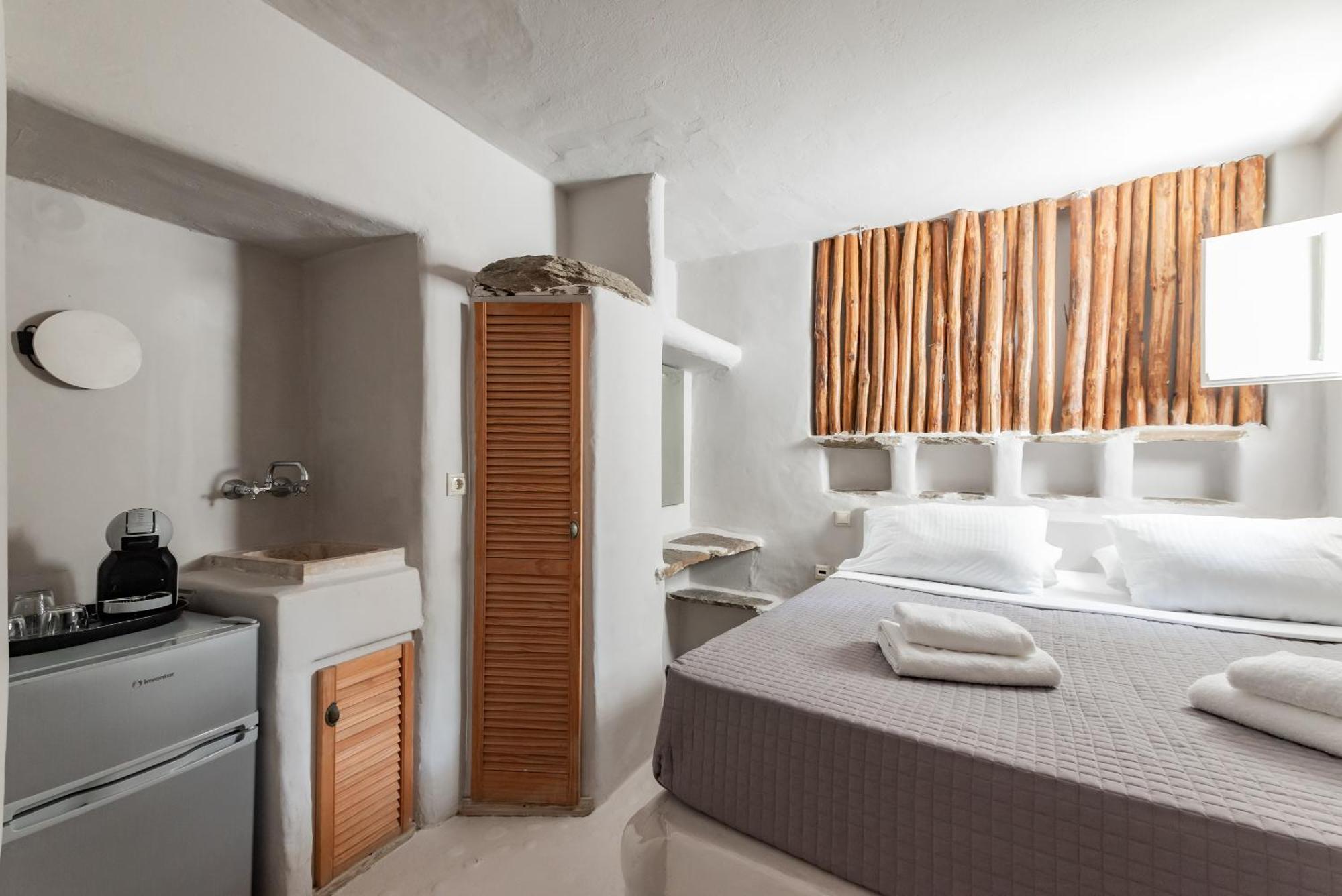 Aparthotel Rania Sea View 3*